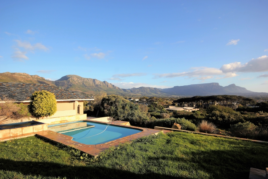 4 Bedroom Property for Sale in Stonehurst Mountain Estate Western Cape